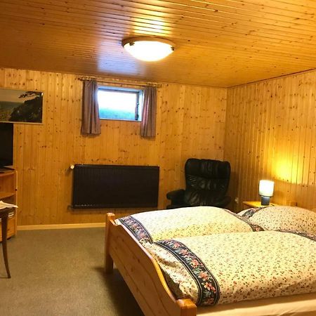 MittelangelnSchoenes Kellerzimmer Mit Badアパートメント エクステリア 写真