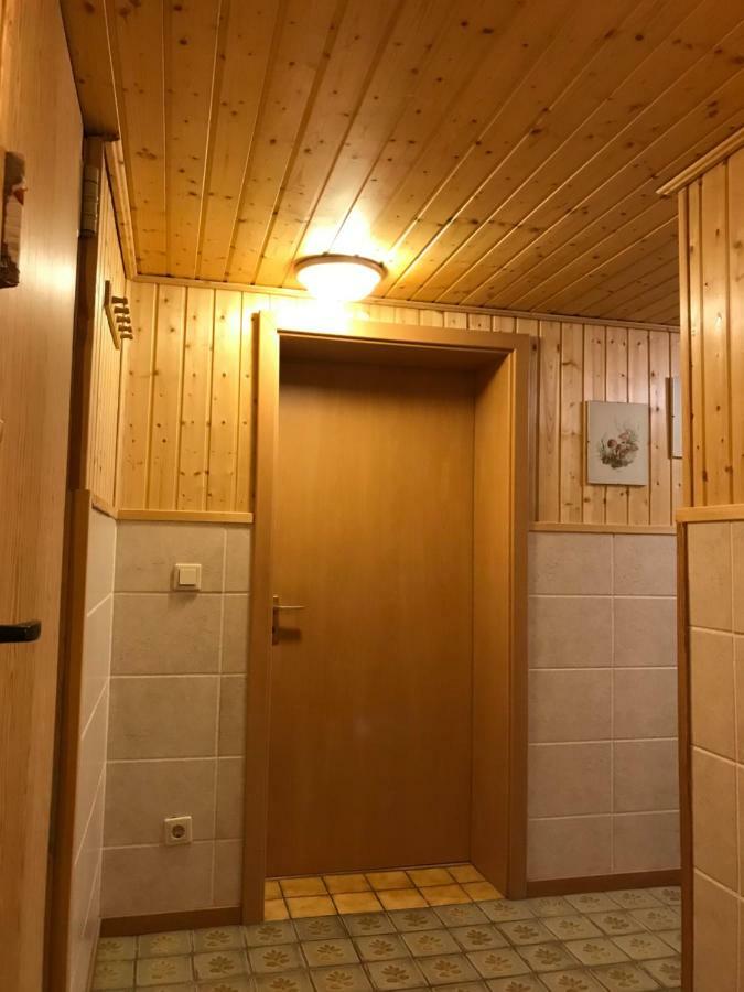 MittelangelnSchoenes Kellerzimmer Mit Badアパートメント エクステリア 写真