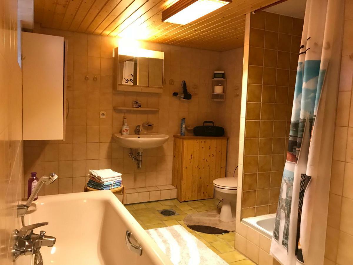 MittelangelnSchoenes Kellerzimmer Mit Badアパートメント エクステリア 写真