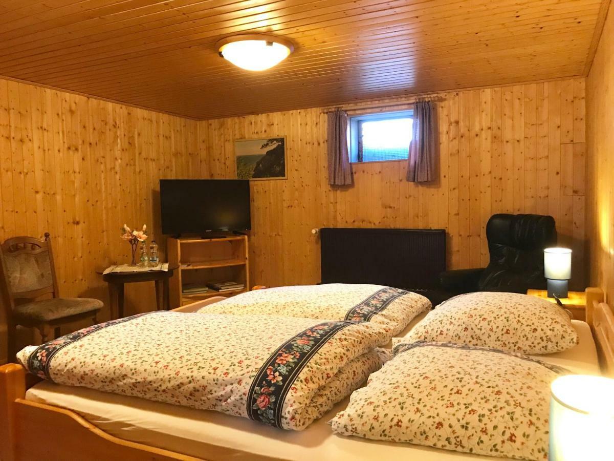 MittelangelnSchoenes Kellerzimmer Mit Badアパートメント エクステリア 写真